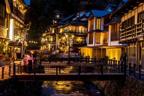 銀山温泉街